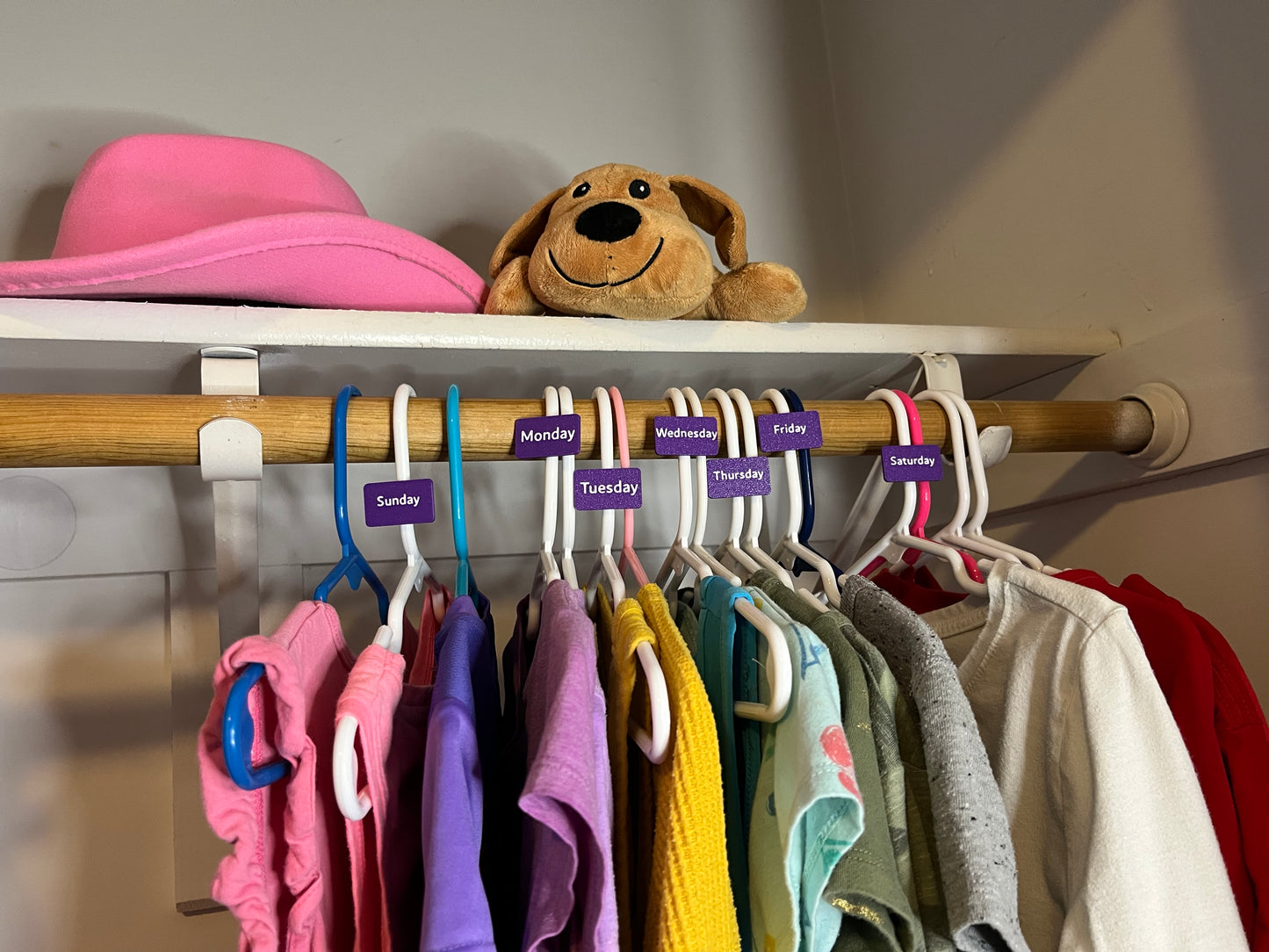 Kids Outfit Organizer Hanger Charms (Set of 7) - Days of the week Weekly clothing labels for easy morning routines